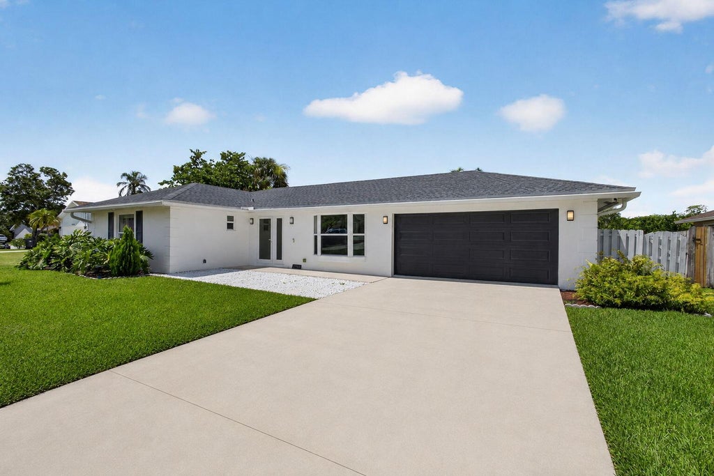 Photo of 11760 Inverness Circle, Wellington, FL 33414 (MLS # B26050734)