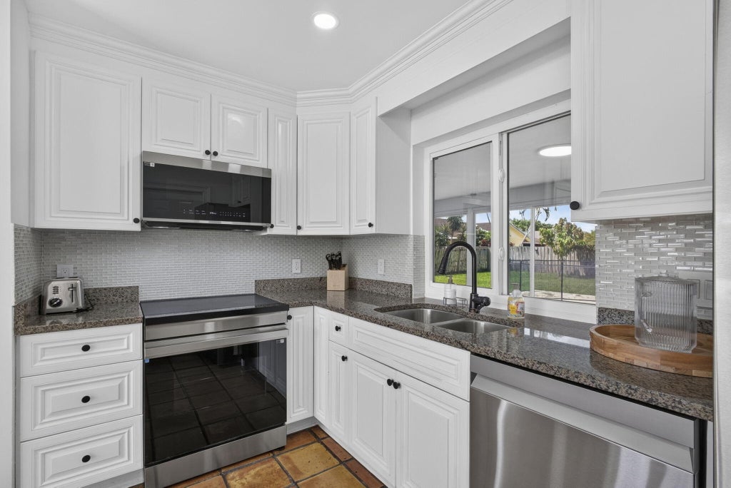 Photo of 11760 Inverness Circle, Wellington, FL 33414 (MLS # B26050734)