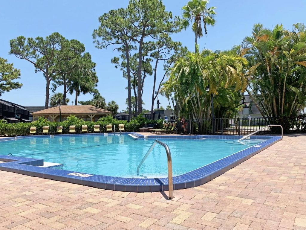 Photo of 4120 Union Square Boulevard #Unit 4015-558, Palm Beach Gardens, FL 33410 (MLS # B26027616)