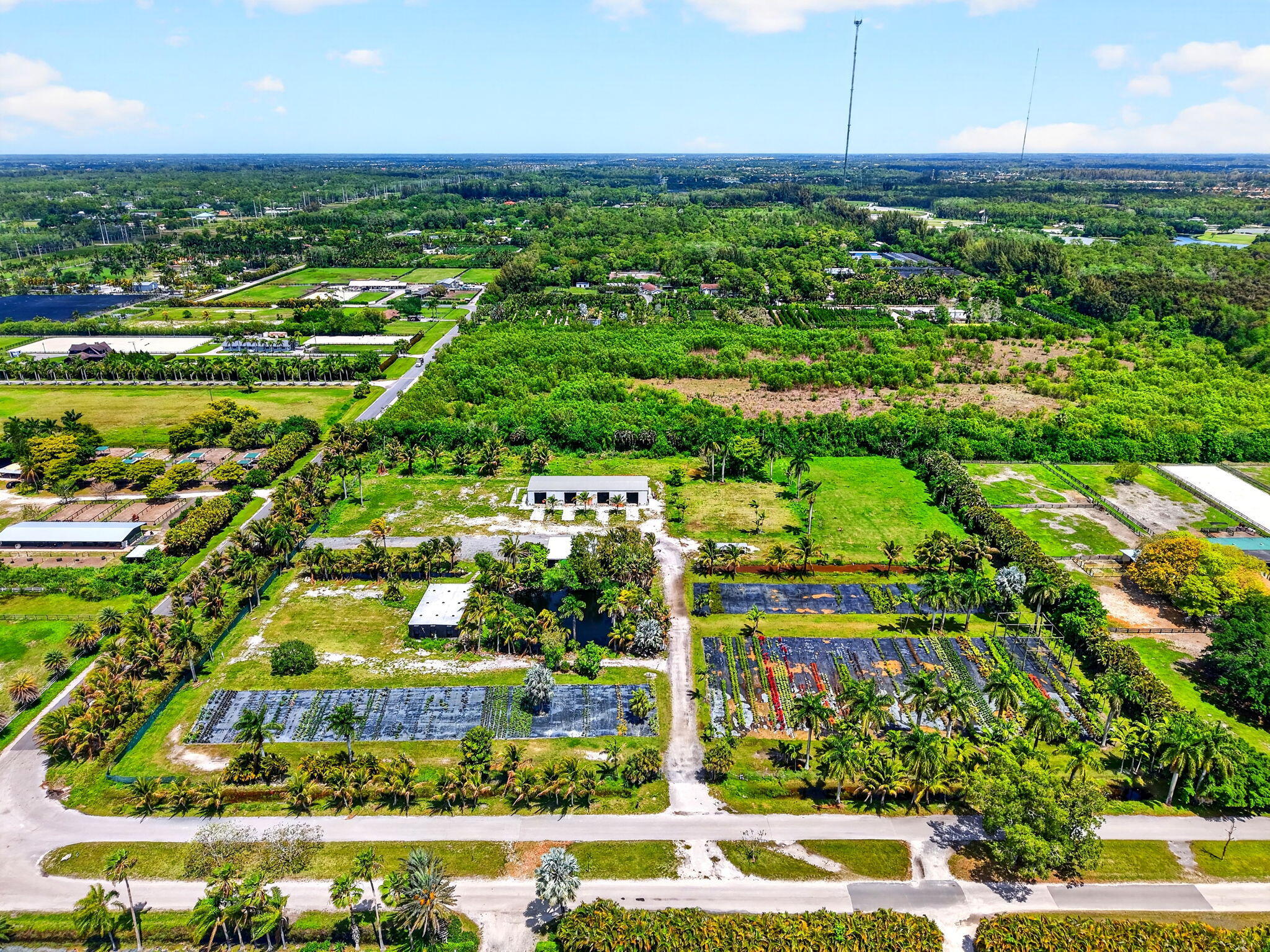 HERITAGE FARMS - Land