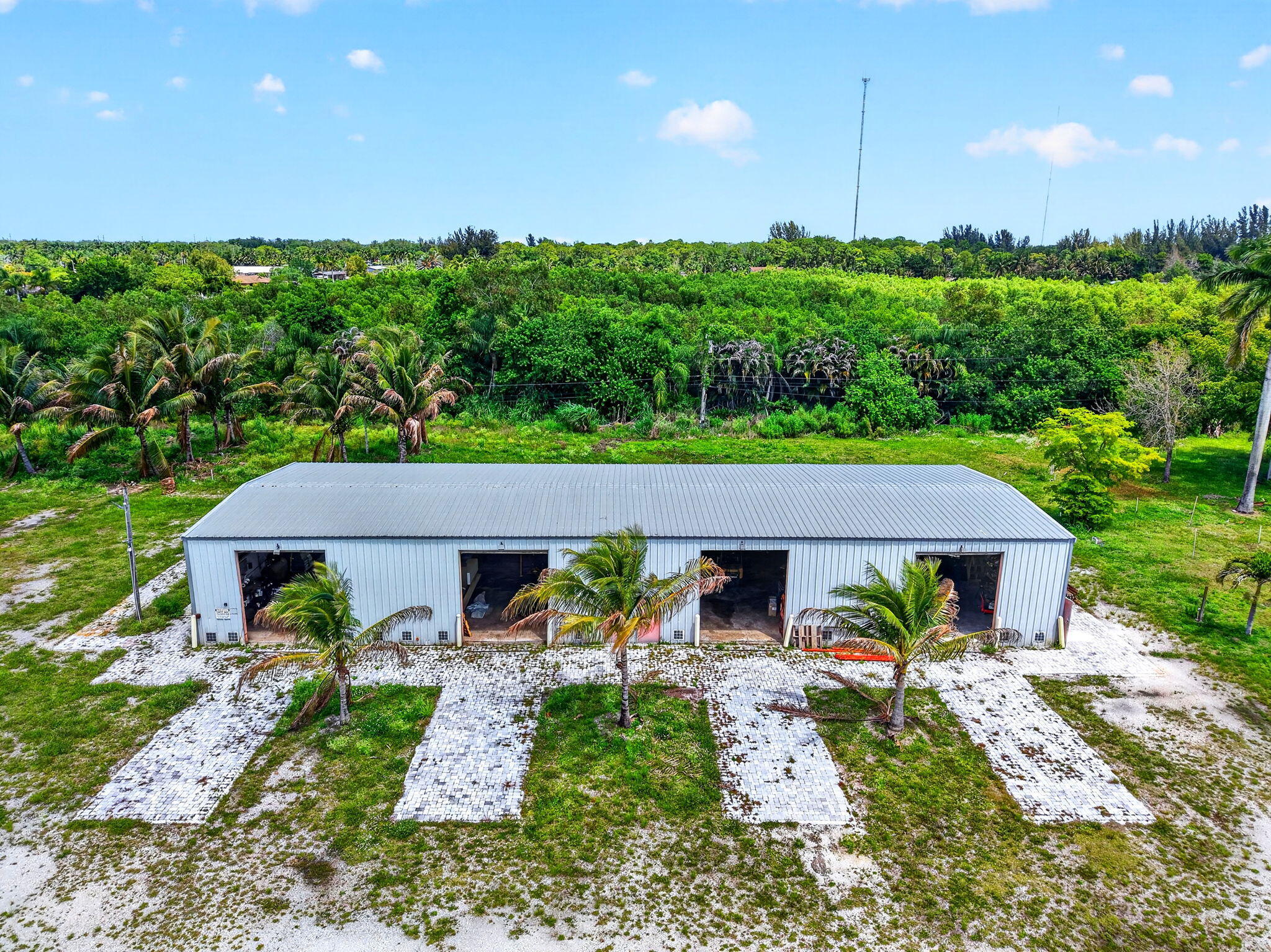 HERITAGE FARMS - Land