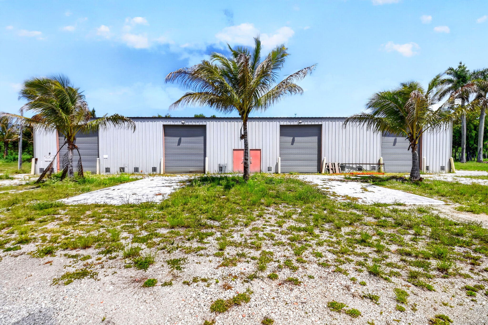 HERITAGE FARMS - Land