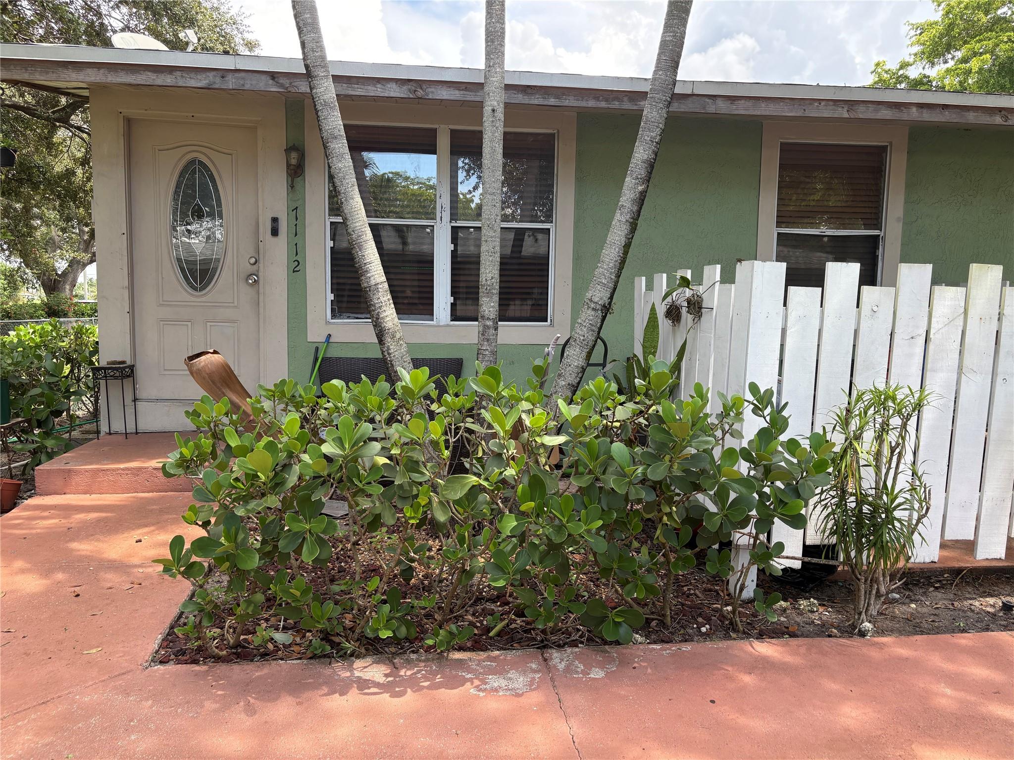 REMODELED VILLA WITH GRANITE COUNTERTOPS IN KITCHEN AND BATHROOM, HUGE UTILITY ROOM, TILE FLOORS IN MAIN AREAS, FULL SIZE WASHER AND DRYER, LARGE ATTIC, CORNER UNIT, GREAT LOCATION. CORPORATE BUYER OK, NO RENTAL RESTRICTIONS. UNIT IS RENTED FOR $1700 A MONTH UNTIL THE END OF AUGUST 2026. APPOINTMENTS ONLY