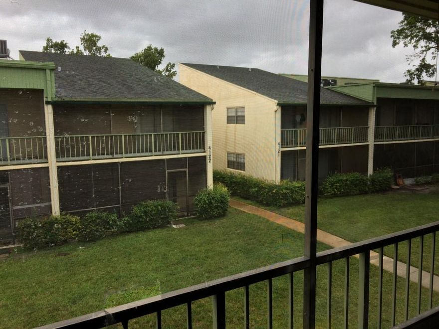 Renovated 2/1 , big screen balcony, 2nd floor.  Laundry in buildings. 
640 minimum credit score required by condo association as well all docs for income, background etc.
