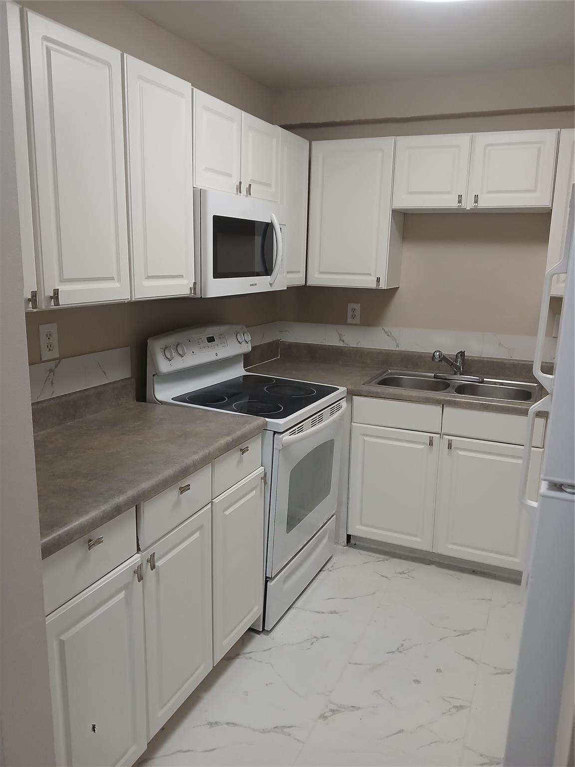 RAMBLEWOOD EAST CONDO - Residential Lease