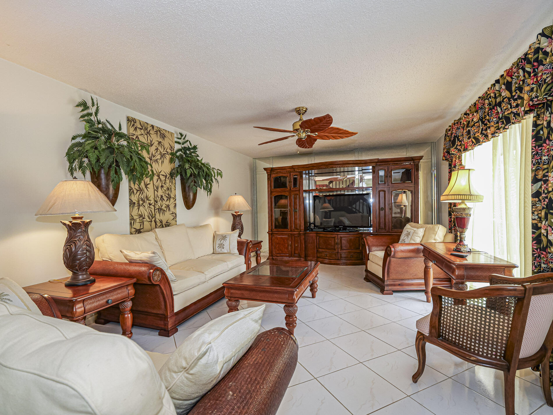 TROPIC VILLAS - Residential