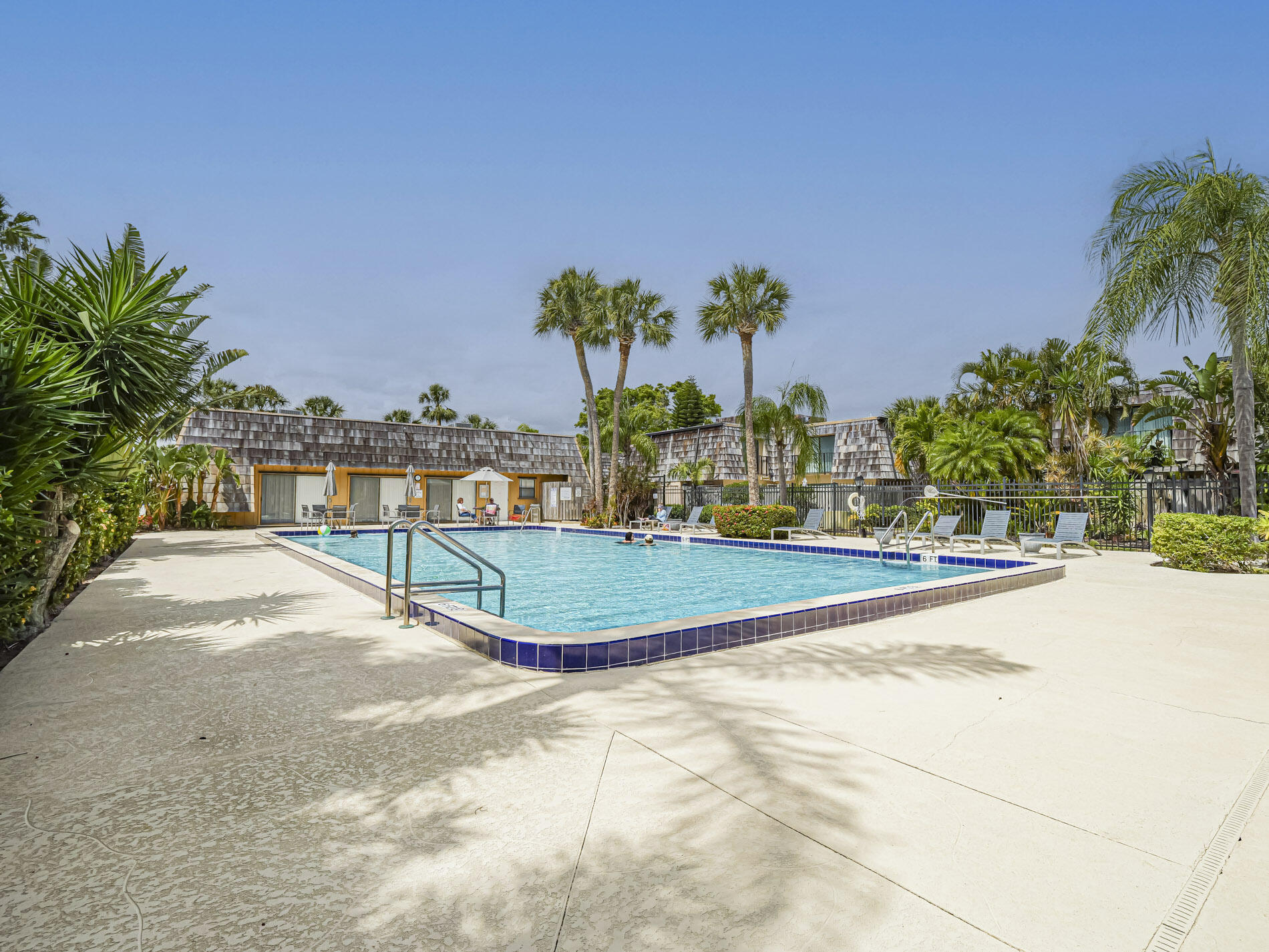 TROPIC VILLAS - Residential