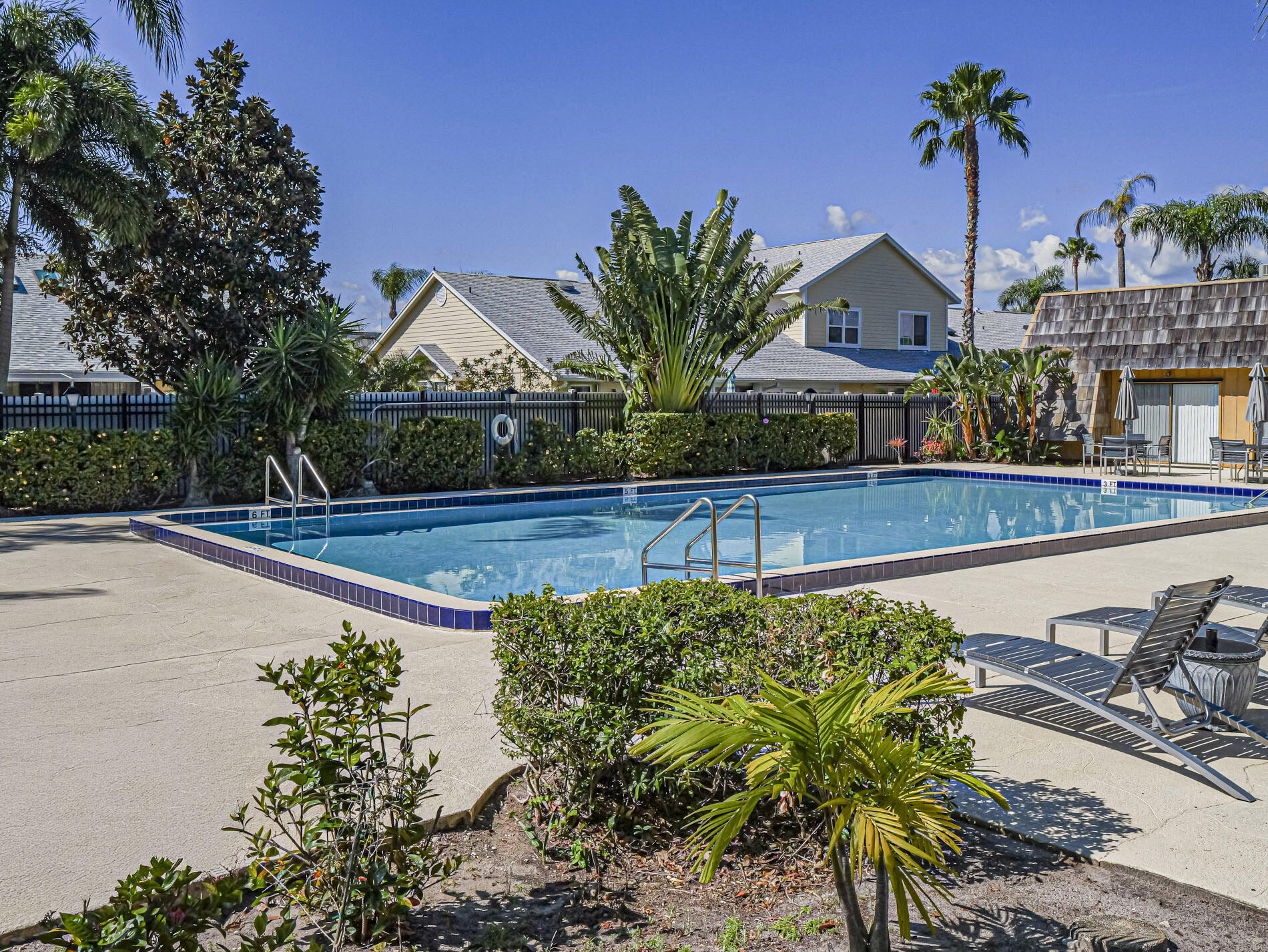 TROPIC VILLAS - Residential