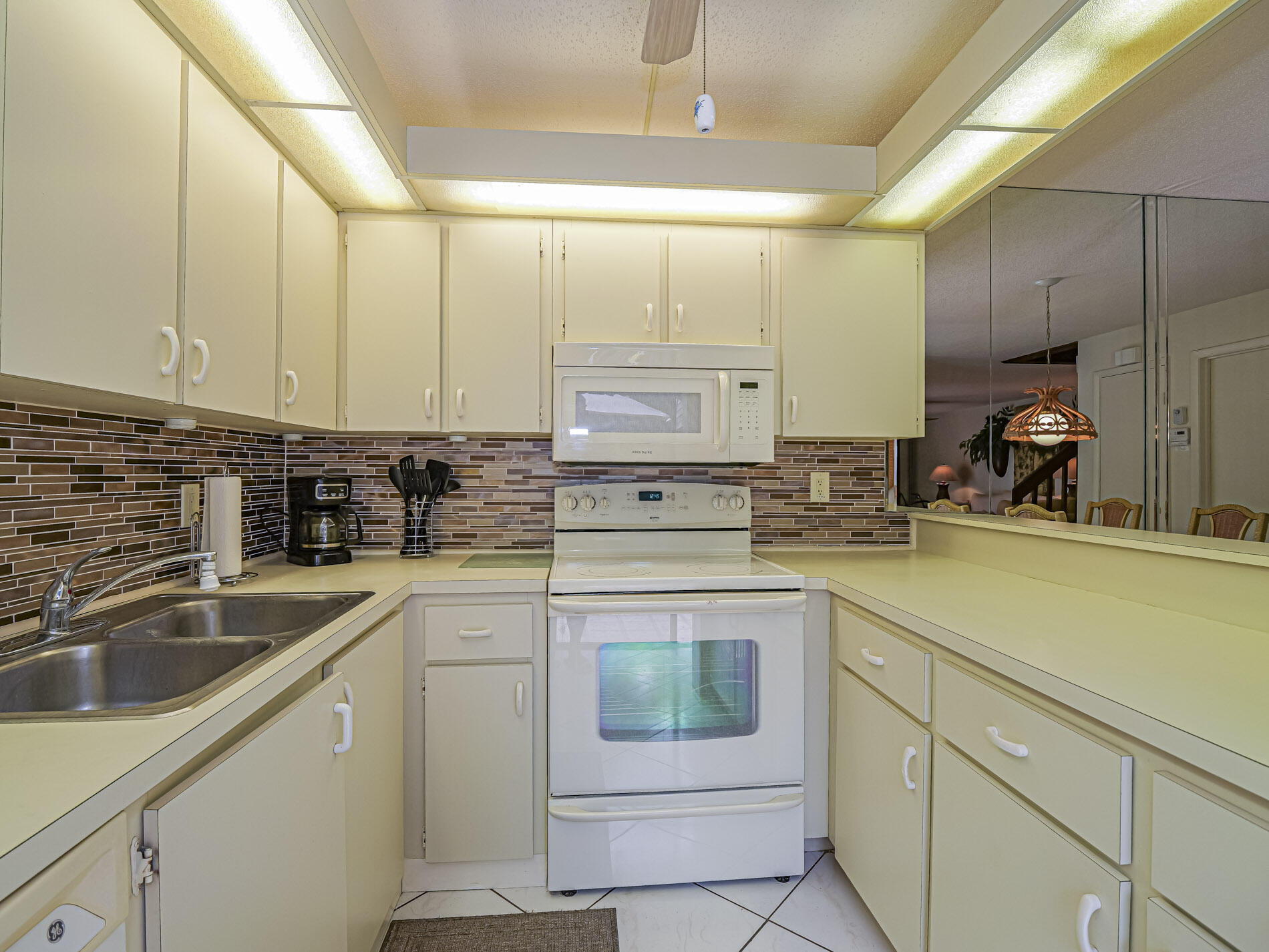 TROPIC VILLAS - Residential