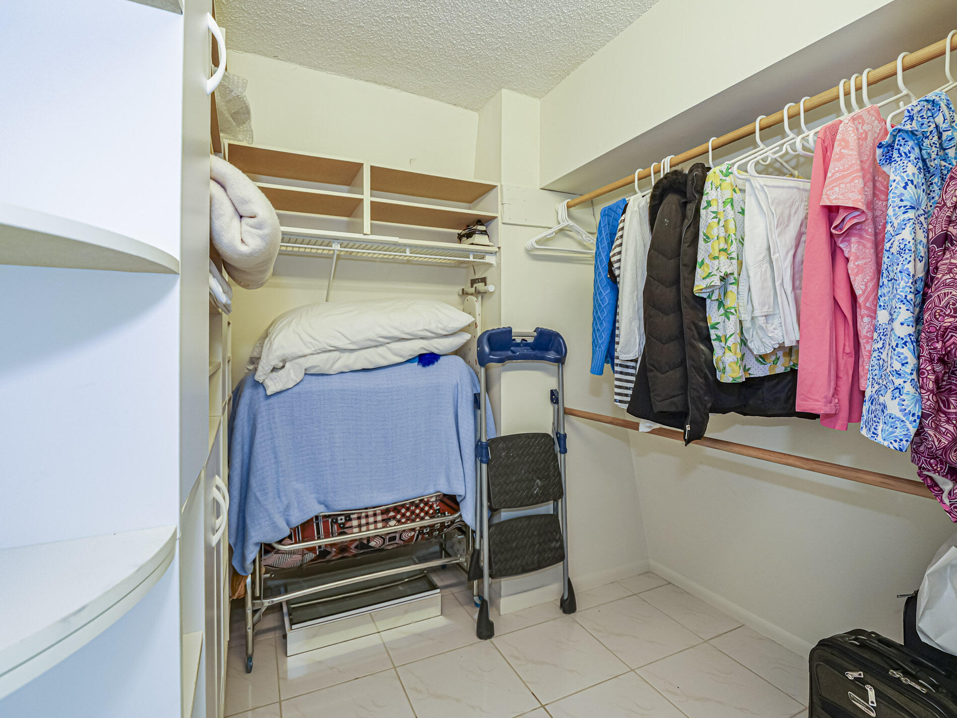 TROPIC VILLAS - Residential