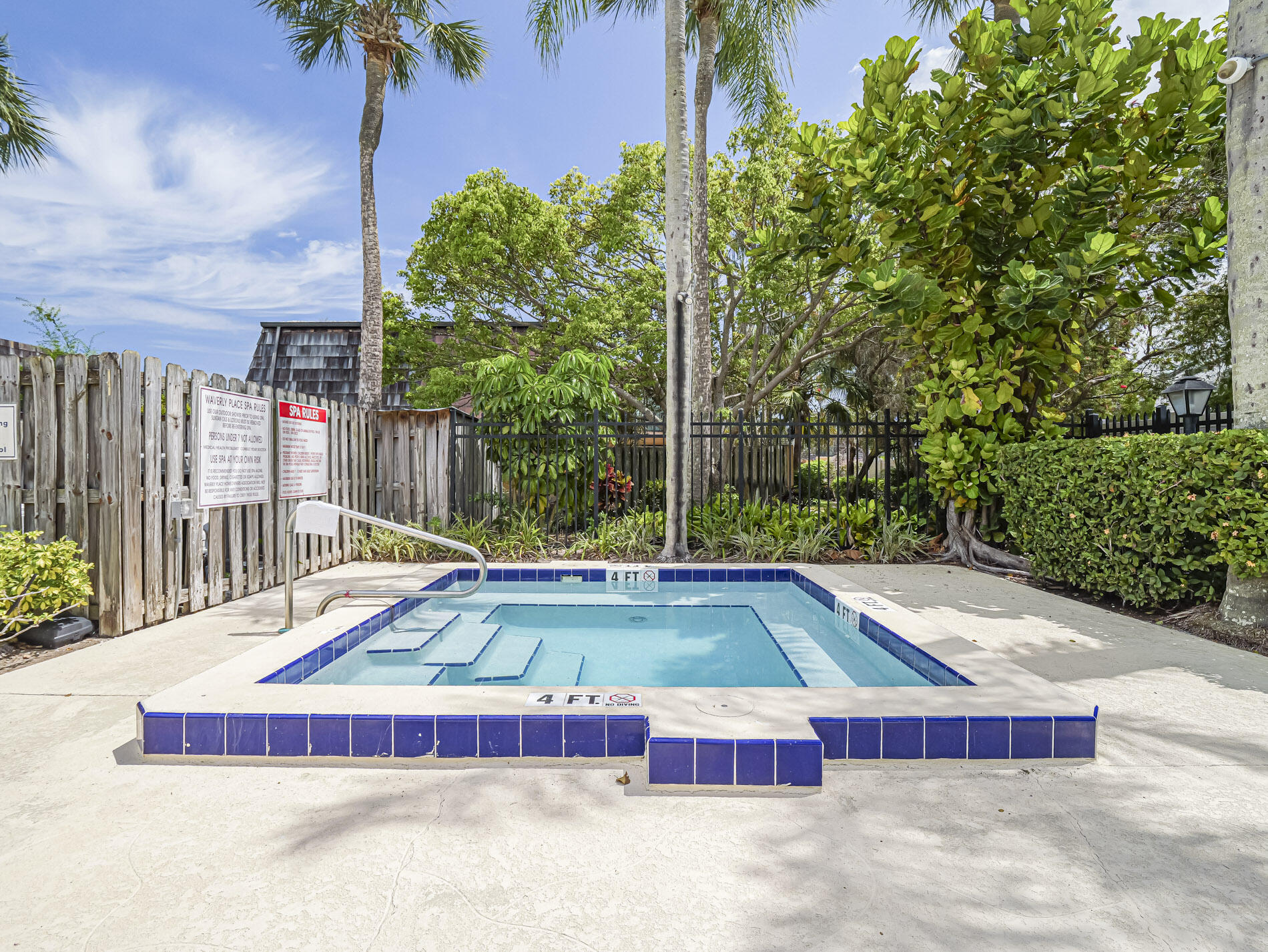 TROPIC VILLAS - Residential