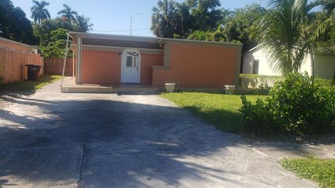 Single Family Residence in West Palm Beach FL 1336 Longwood Street St.jpg