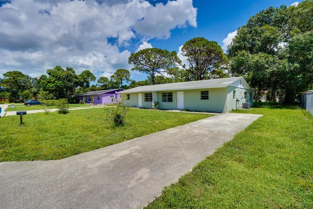 Photo of 5112 La Salle Street, Fort Pierce, FL 34950 (MLS # R10807906)