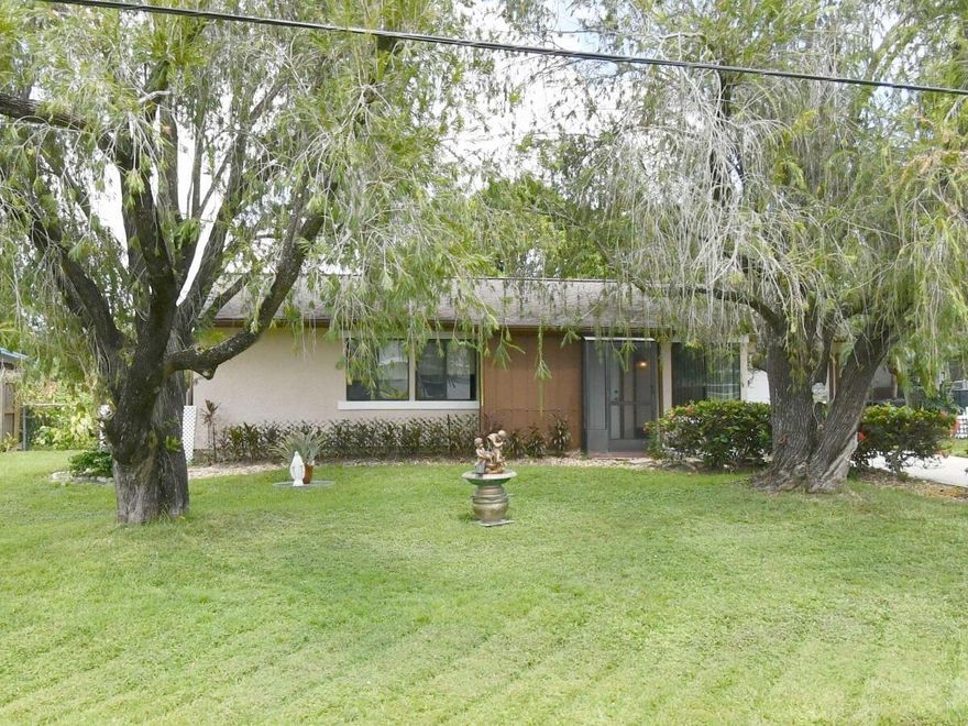 Wonderfull lot backed up to an elevated canal with nature view. This property has amazing potential for the right buyer who is seeking to make it their own. Conveniently located near Prima Vista and Crosstown Parkway.