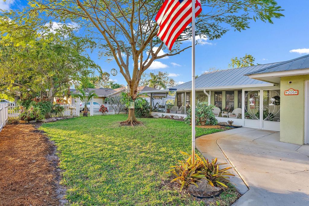 Photo of 205 SW Inwood Avenue, Port Saint Lucie, FL 34984 (MLS # R10962789)