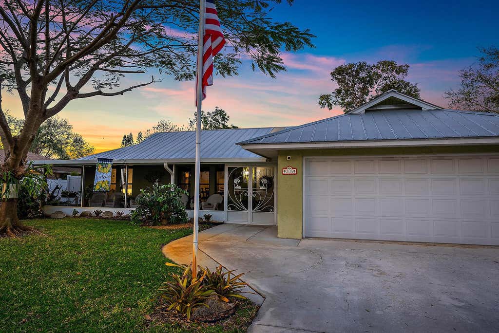 Photo of 205 SW Inwood Avenue, Port Saint Lucie, FL 34984 (MLS # R10962789)