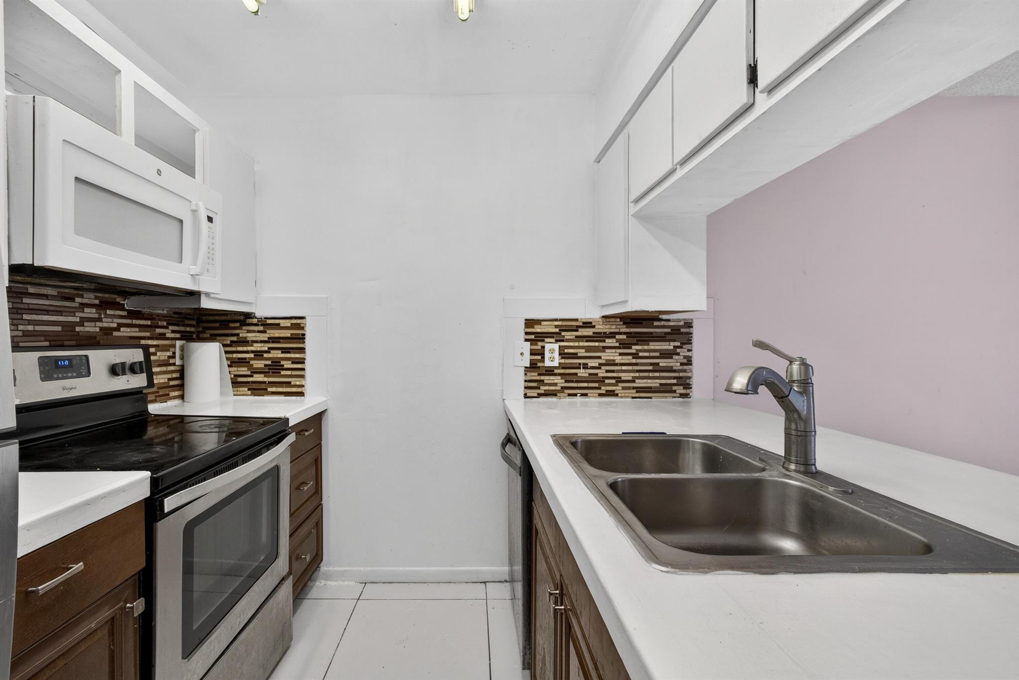 Welcome to this 2-bedroom, 2-bathroom condo/villa located in West Palm Beach. Featuring a low HOA and priced to sell, this property offers a fantastic opportunity for first-time homebuyers or investors. The home is ready for your personal touch, allowing you to customize it to your style. Conveniently situated near shopping, dining, and major highways, it provides both comfort and convenience. Don't miss the chance to make this property your own--schedule a showing today!