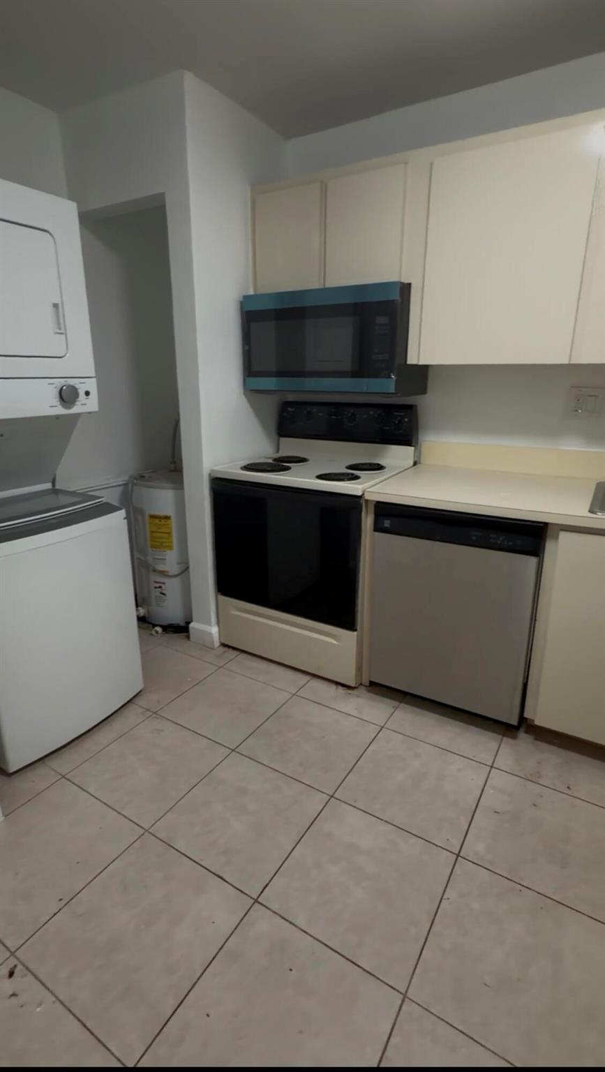 VERSAILLES GARDENS CONDO - Residential Lease