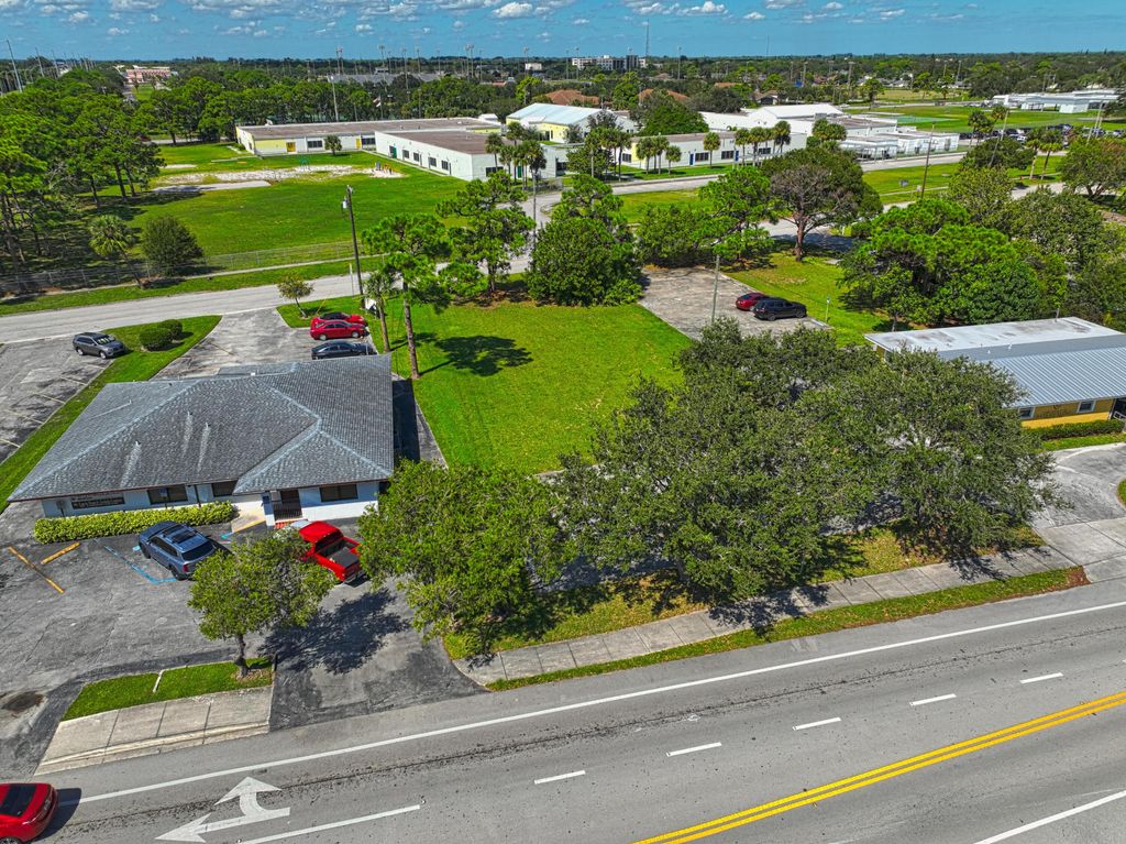 Photo of 2203 Sunrise Boulevard, Fort Pierce, FL 34950 (MLS # R11069097)