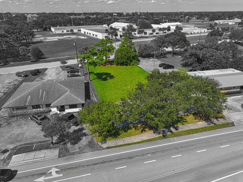 Photo of 2203 Sunrise Boulevard, Fort Pierce, FL 34950 (MLS # R11069097)