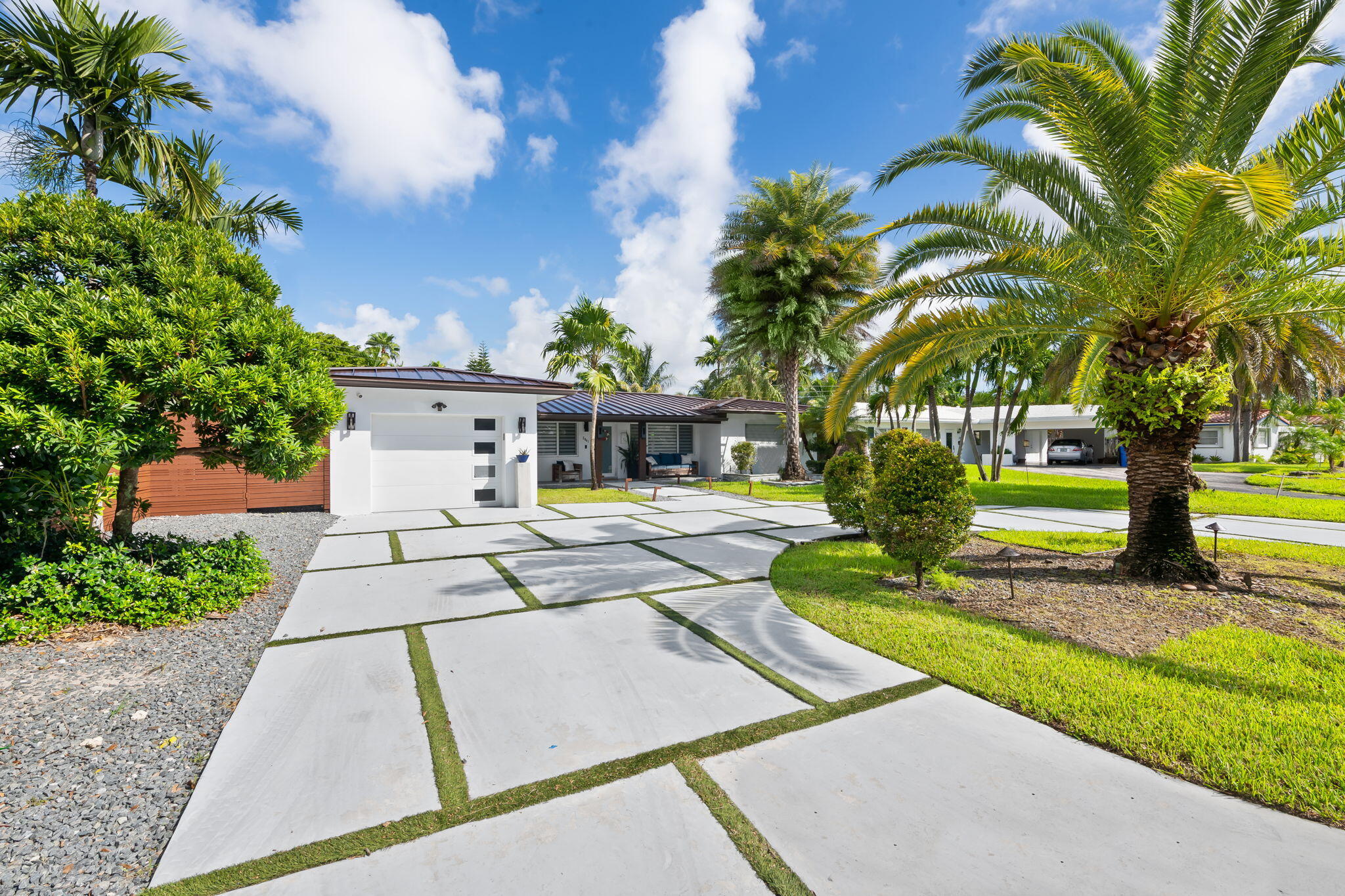 2041 NE 52ND Street