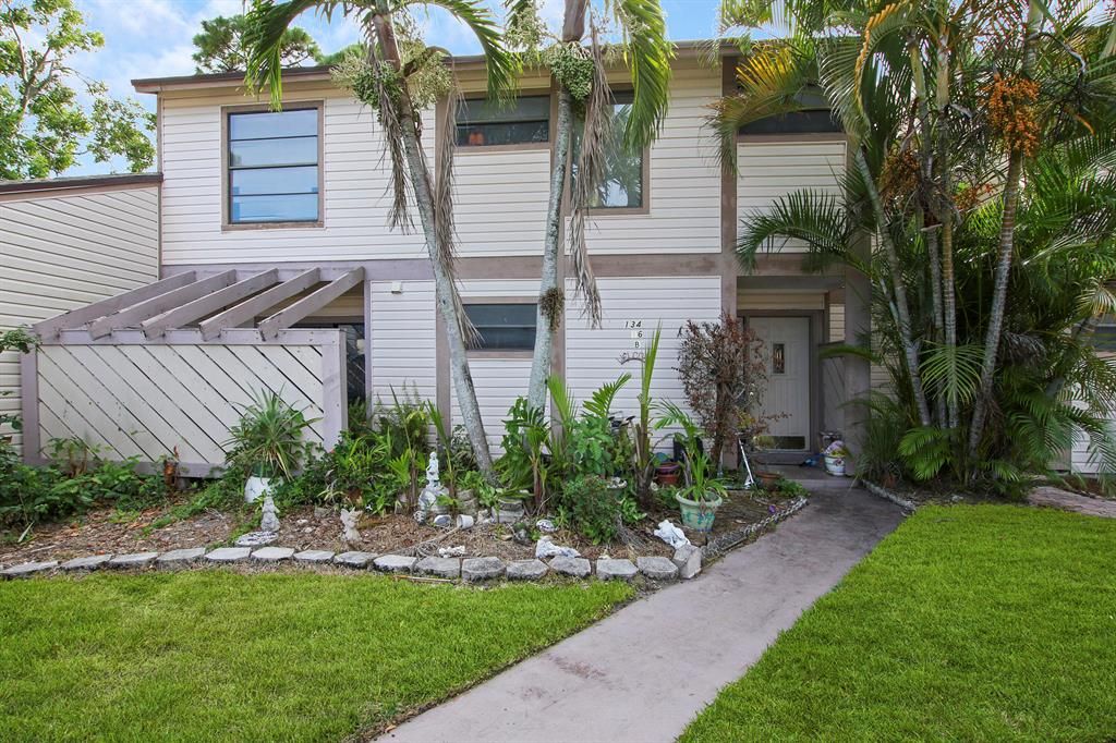 Photo of 134 Sherwood Circle Cir #16b, Jupiter, FL 33458 (MLS # R10746988)