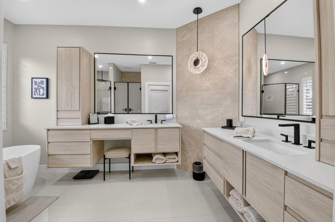 STRATFORD GREEN AT WOODFIELD COUNTRY CLUB - Residential