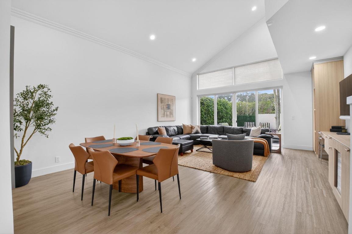 STRATFORD GREEN AT WOODFIELD COUNTRY CLUB - Residential