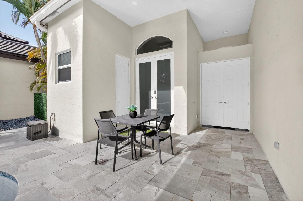 STRATFORD GREEN AT WOODFIELD COUNTRY CLUB - Residential