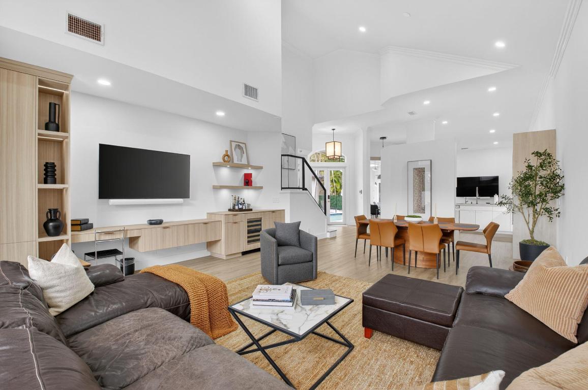 STRATFORD GREEN AT WOODFIELD COUNTRY CLUB - Residential