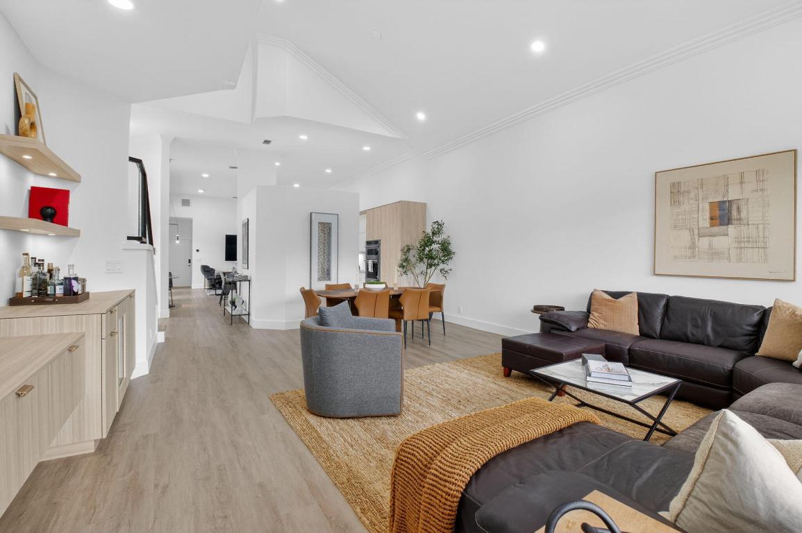 STRATFORD GREEN AT WOODFIELD COUNTRY CLUB - Residential