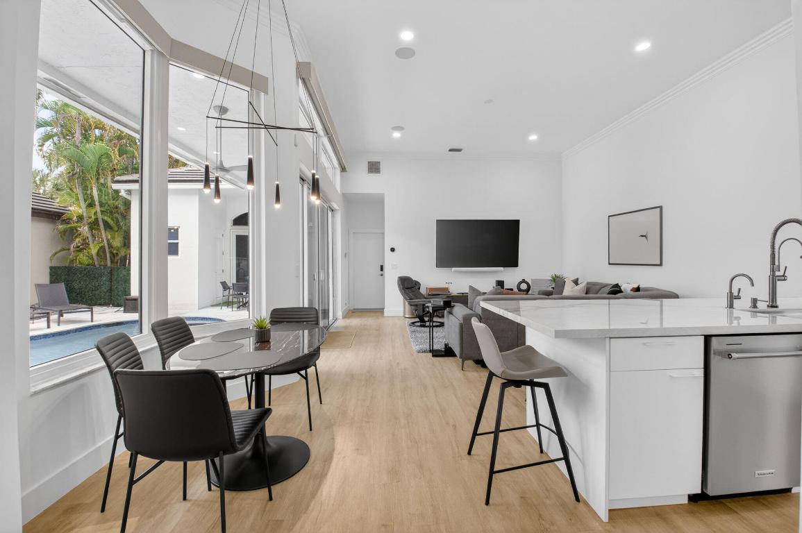 STRATFORD GREEN AT WOODFIELD COUNTRY CLUB - Residential