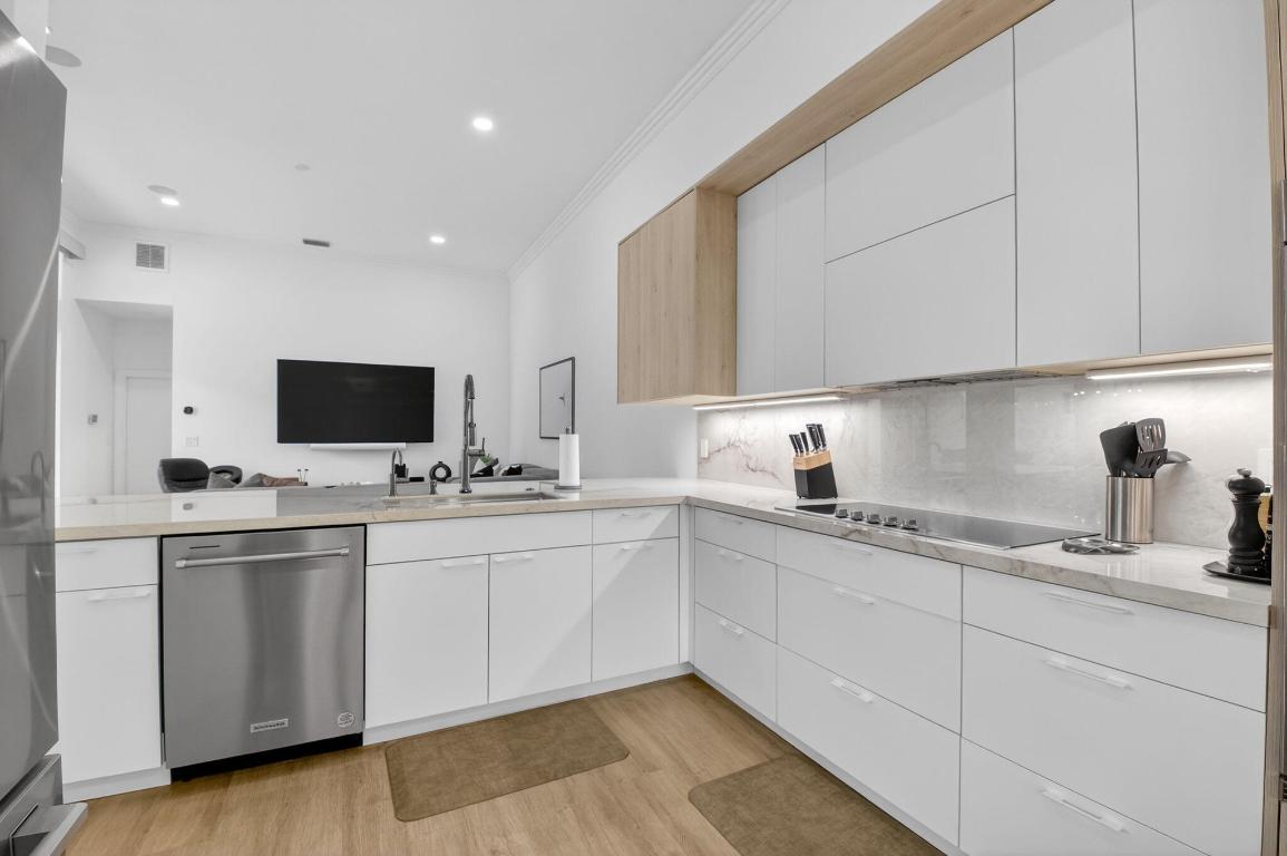 STRATFORD GREEN AT WOODFIELD COUNTRY CLUB - Residential