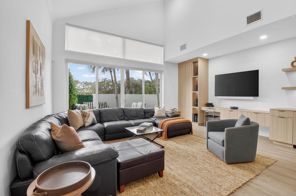 STRATFORD GREEN AT WOODFIELD COUNTRY CLUB - Residential