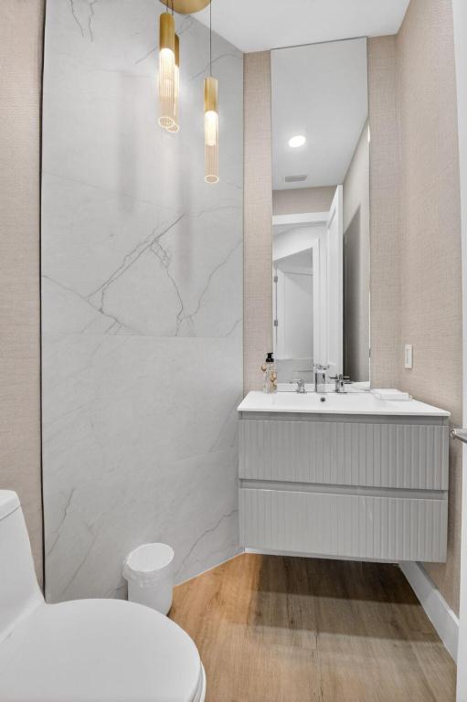 STRATFORD GREEN AT WOODFIELD COUNTRY CLUB - Residential