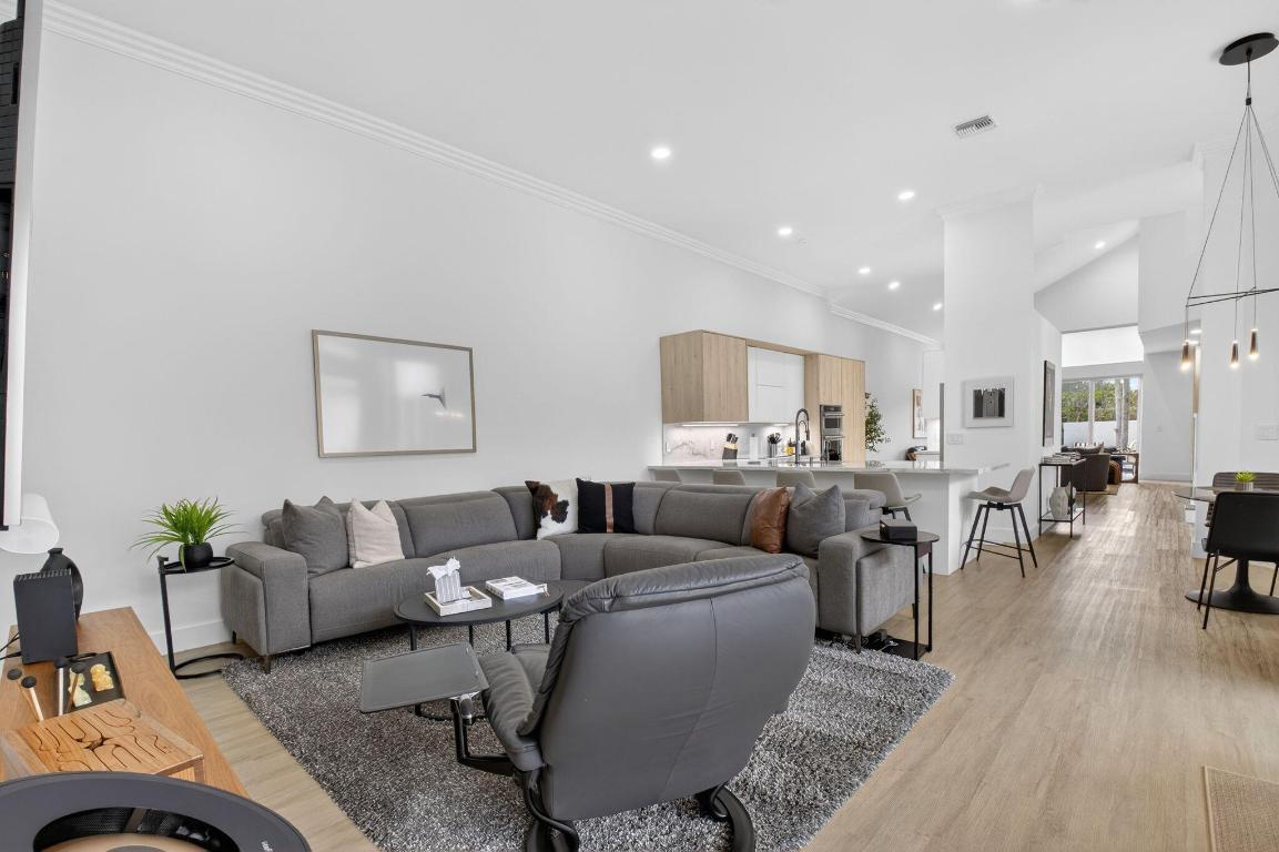 STRATFORD GREEN AT WOODFIELD COUNTRY CLUB - Residential