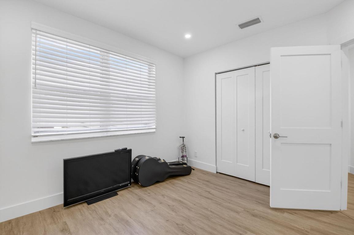 STRATFORD GREEN AT WOODFIELD COUNTRY CLUB - Residential