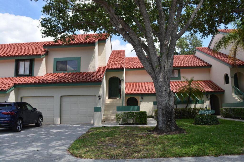 Photo of 22 Lexington Lane #F, Palm Beach Gardens, FL 33418 (MLS # R10793385)