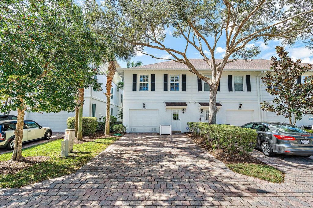 Photo of 3239 E Community Drive, Jupiter, FL 33458 (MLS # R11090207)