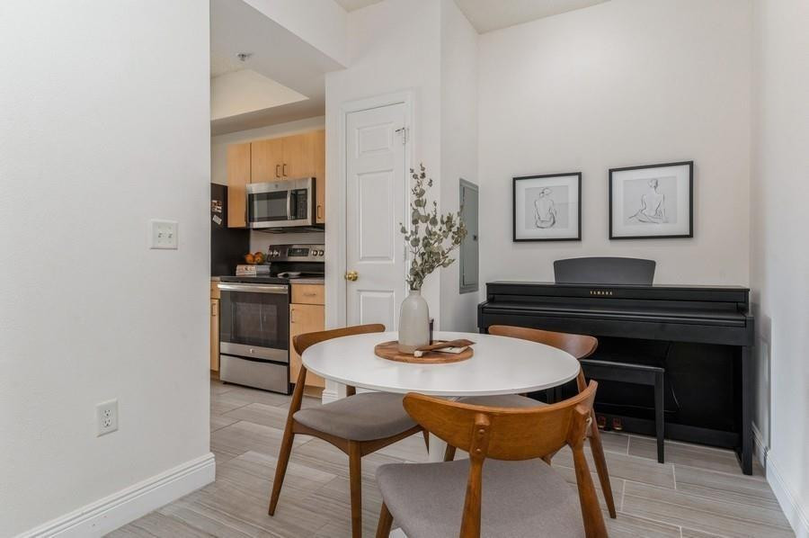 533 NE 3rd Avenue 551