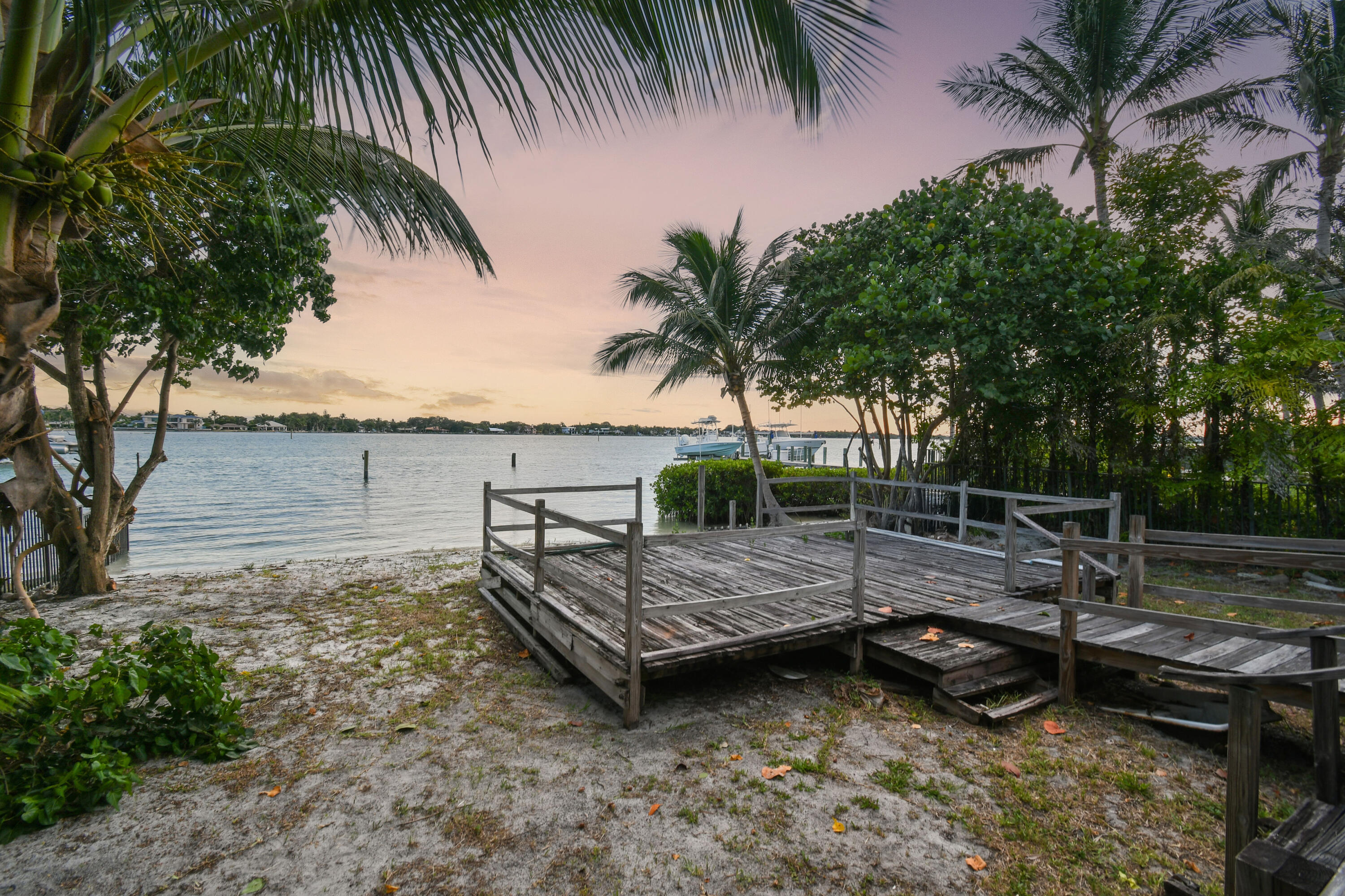 RIVERSIDE ON THE LOXAHATCHEE - Land