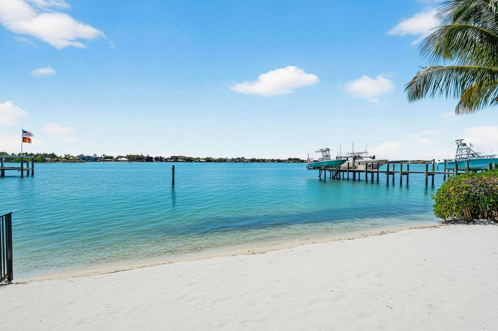 Photo of 114 W Riverside Drive, Jupiter, FL 33469 (MLS # R11168276)