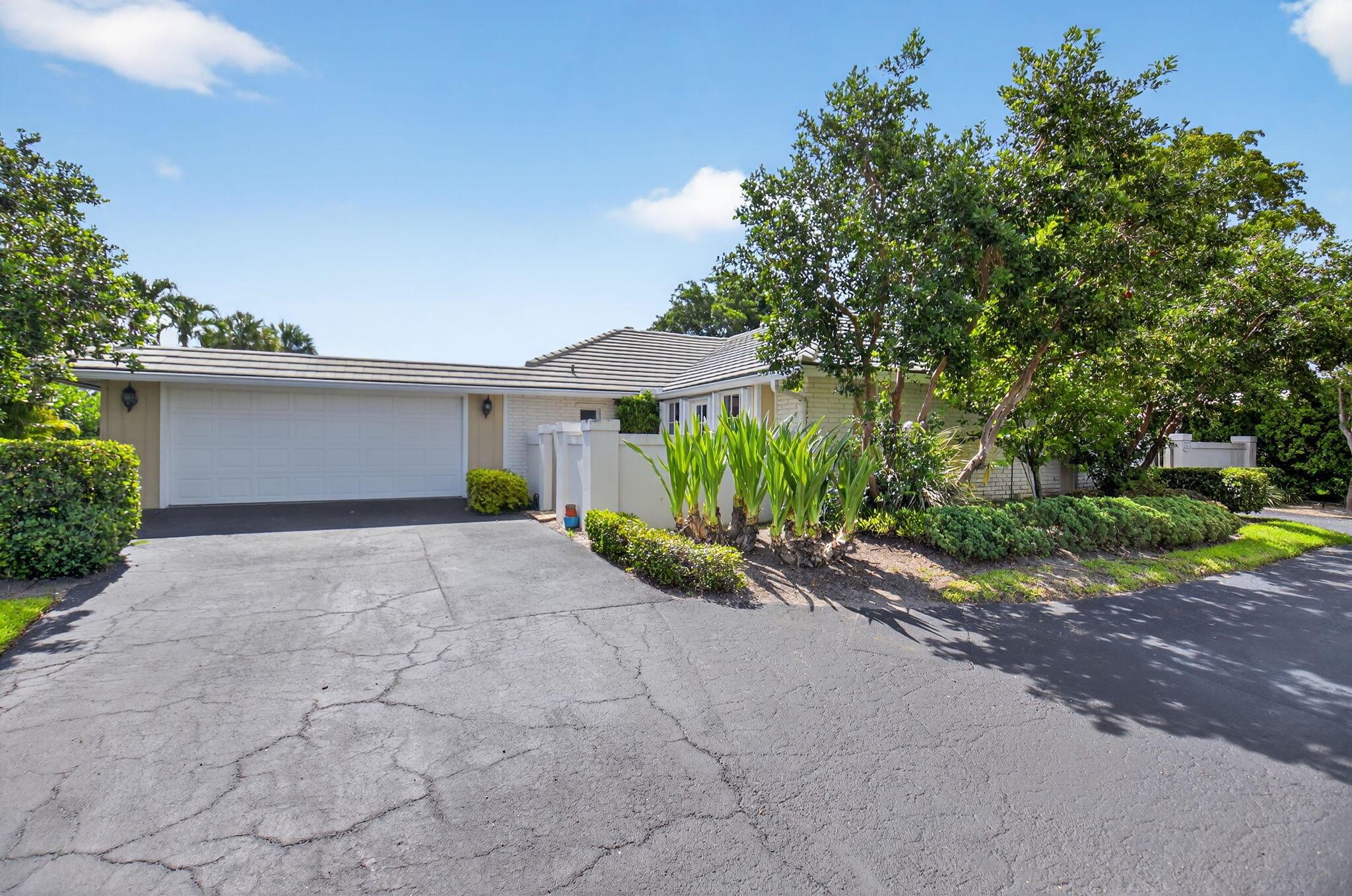 11814 N Lake Drive