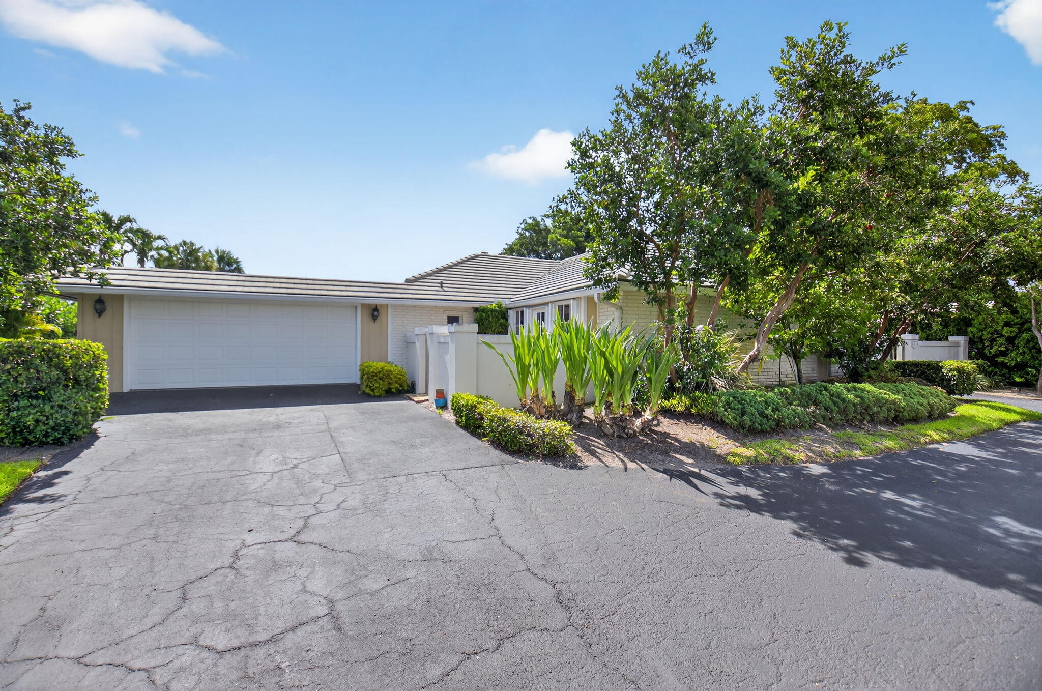11814 N Lake Drive