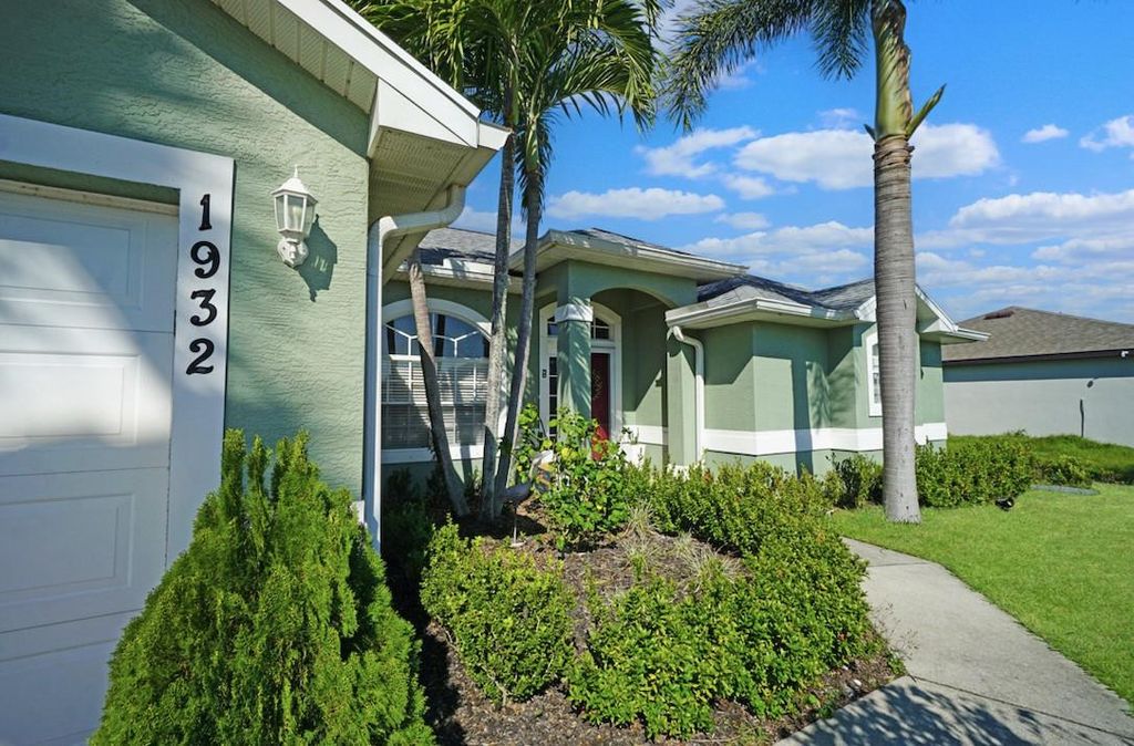 Photo of 1932 SW Beard Street, Port Saint Lucie, FL 34953 (MLS # F10492911)