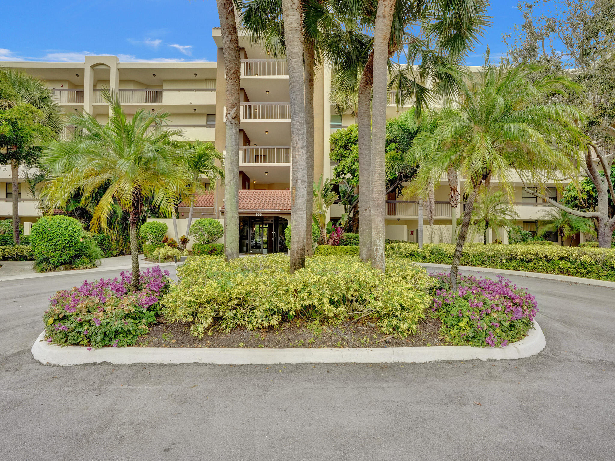 LAVERS RESORT & RACQUET CLUB - Residential Lease