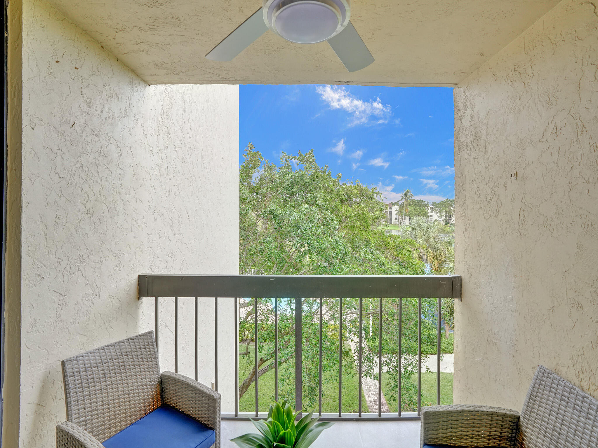 LAVERS RESORT & RACQUET CLUB - Residential Lease