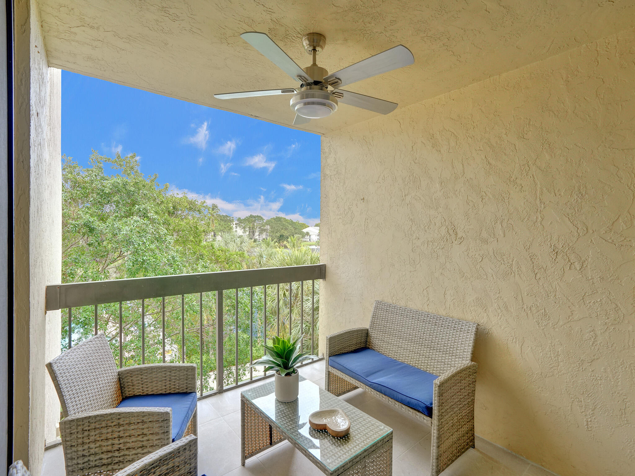 LAVERS RESORT & RACQUET CLUB - Residential Lease