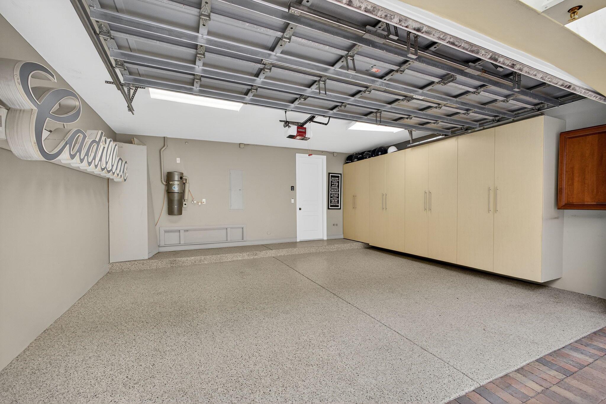 MAGNOLIA COURT - Residential