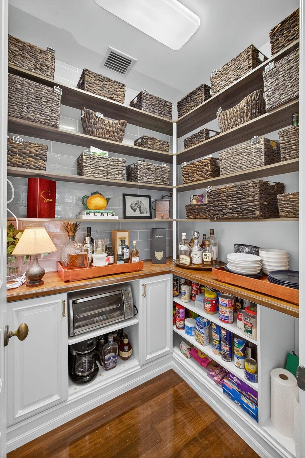 MAGNOLIA COURT - Residential